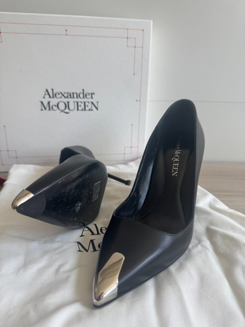 Alexander McQueen Metal Toe-Cap Pointed Pumps - Black Leather - Picture 3 of 4